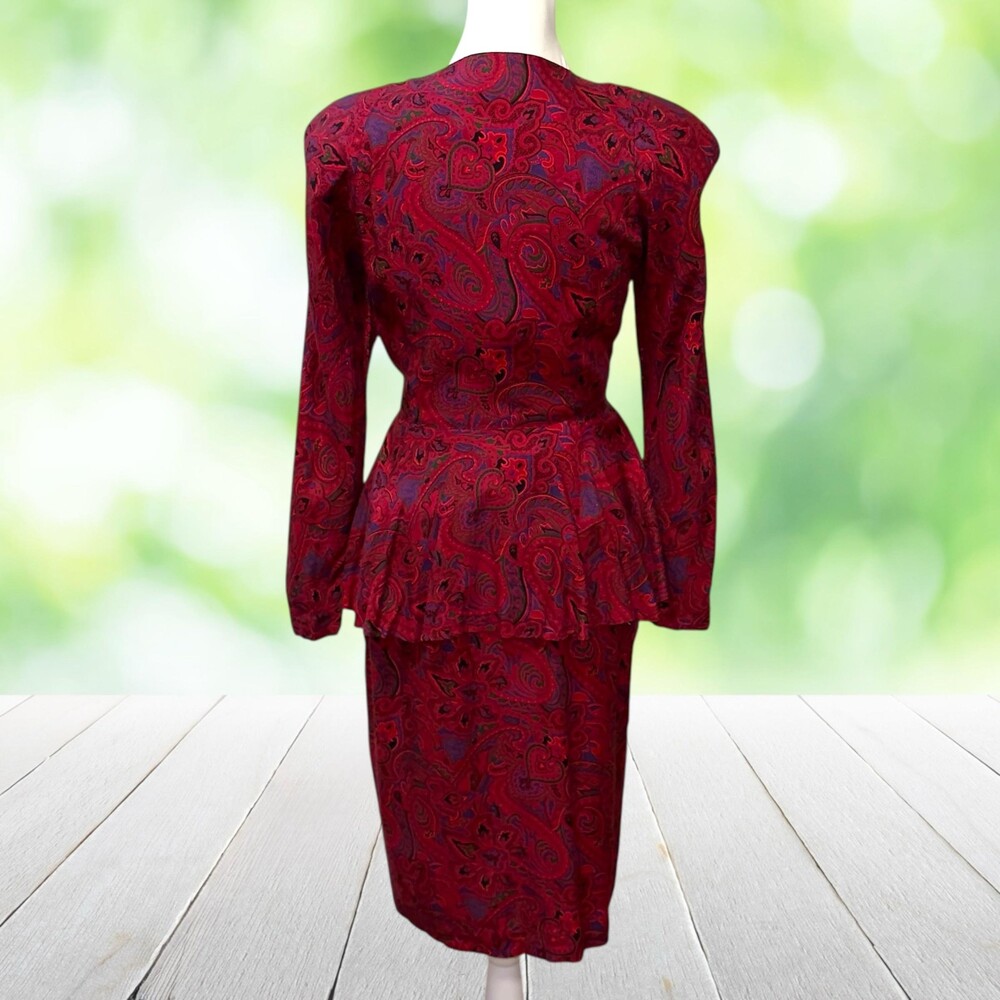 Vintage SAKS FIFTH AVENUE Dress Peplum Power Shoulders Red Paisley Rayon Size 4 - Picture 3 of 16